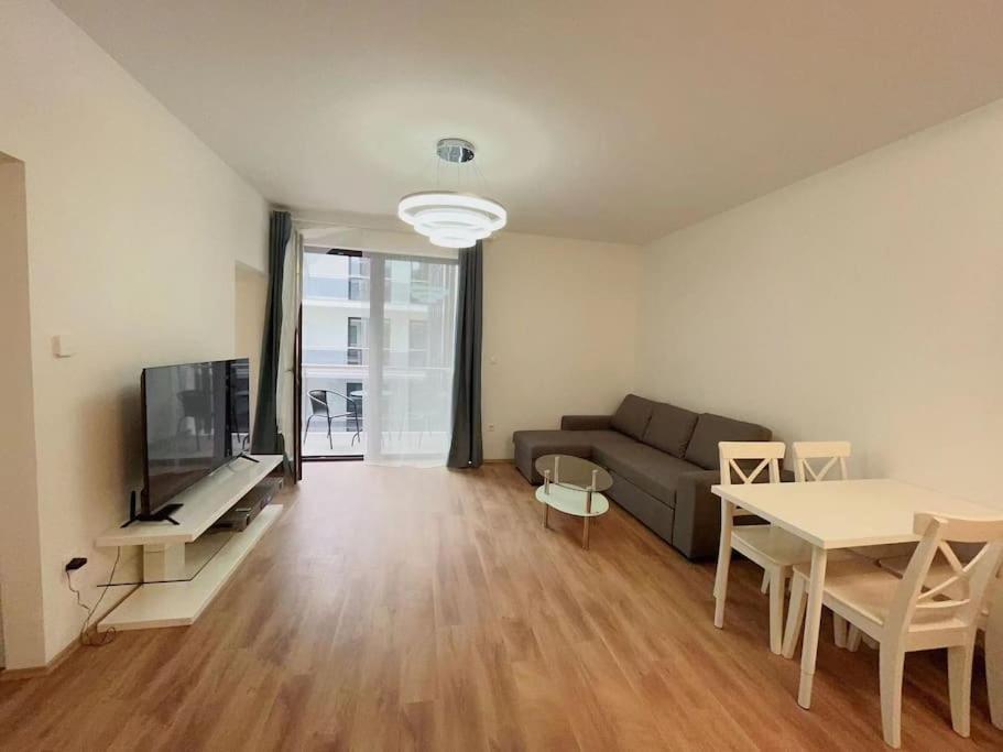 Apartament Oktogon With Balcony